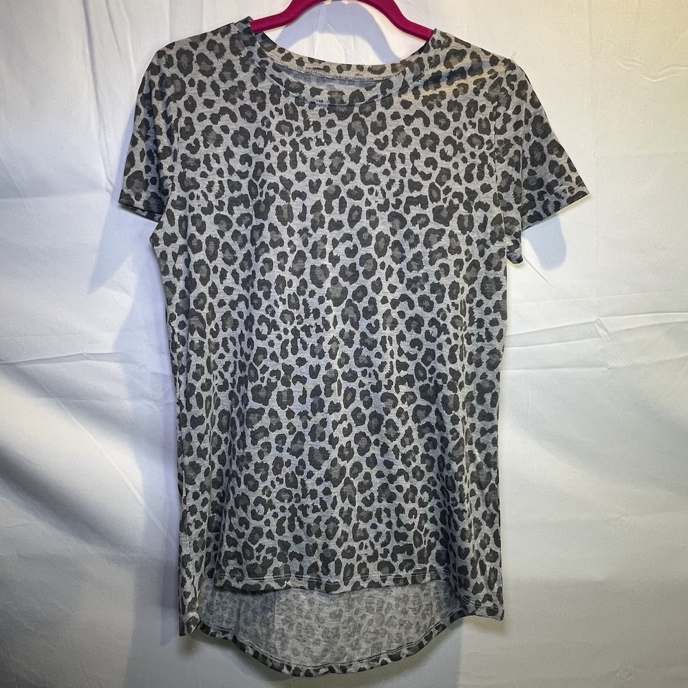 Zoe + Liv Size M Animal Cheetah Print Short Sleeve Tee Lightweight Soft Tshirt